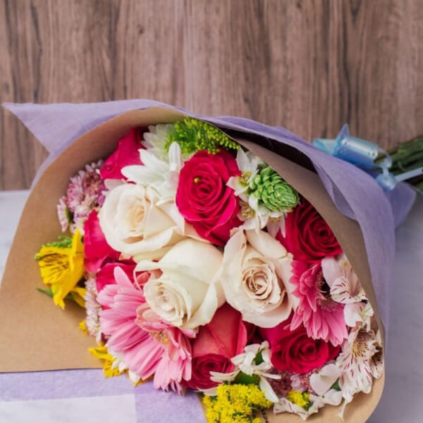 Bouquet Romántico de Rosas Pastel | Envío a Domicilio GUAYAQUIL - SAMBORONDON - DAULE