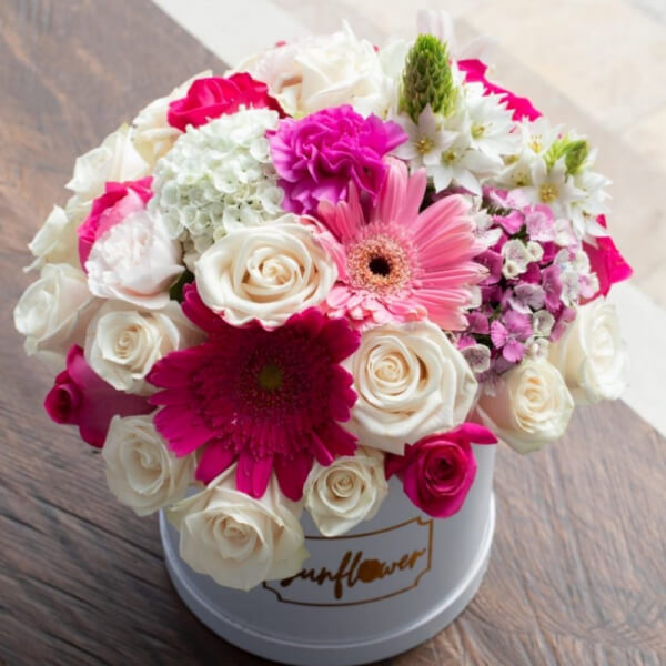 Preciosa Box: Arreglo Floral Único | Rosas y gerberas | ENVIOS A GUAYAQUIL - SAMBORONDON - DAULE