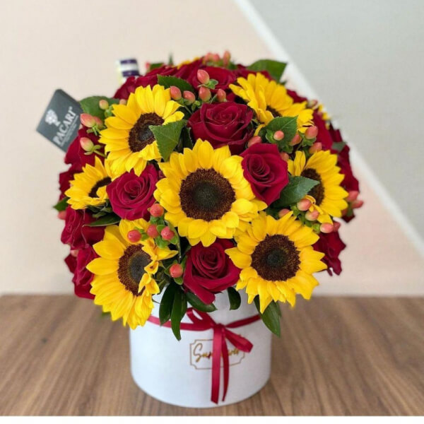 L'amour Box: Girasoles y Rosas Rojas Premium |ENVIOS A GUAYAQUIL - SAMBORONDON - DAULE