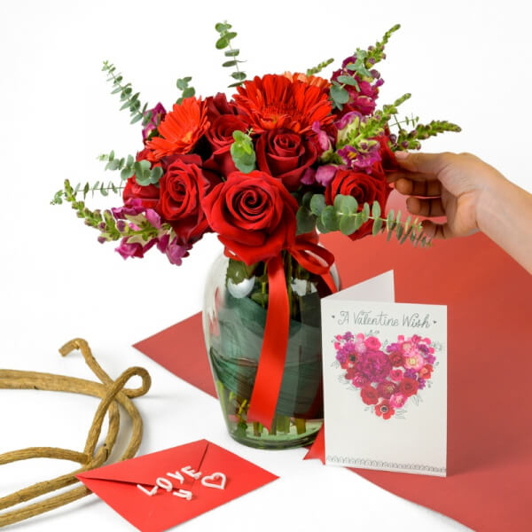 Angel Base: Arreglo Floral Premium con Rosas Rojas y Gerberas| ENVIOS A GUAYAQUIL - SAMBORONDON - DAULE