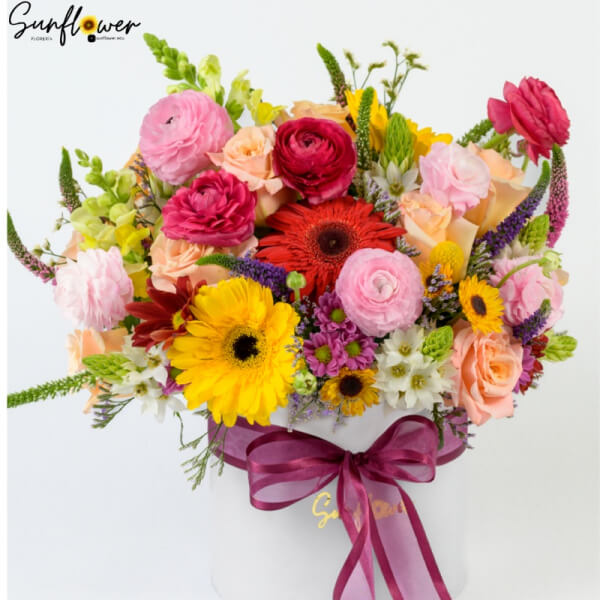 Margarita Box: Arreglo floral de Rosas, Gerberas, ranuncuolos, margaritas y variedad|Envios a domicilio Guayaquil- Samborondon - Daule