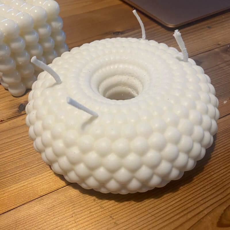 Molde de silicona con diseño ROSQUILLA GRANDE CON ESFERAS para uso en chocolate, velas, pastelería. descuento
