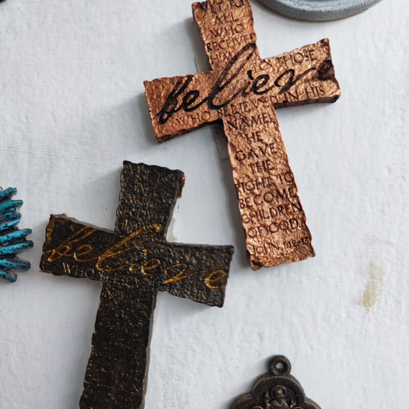 Molde CRUZ BELIEVE elaborado en silicona para uso en Velas, jabones, yeso, porcelana fría.