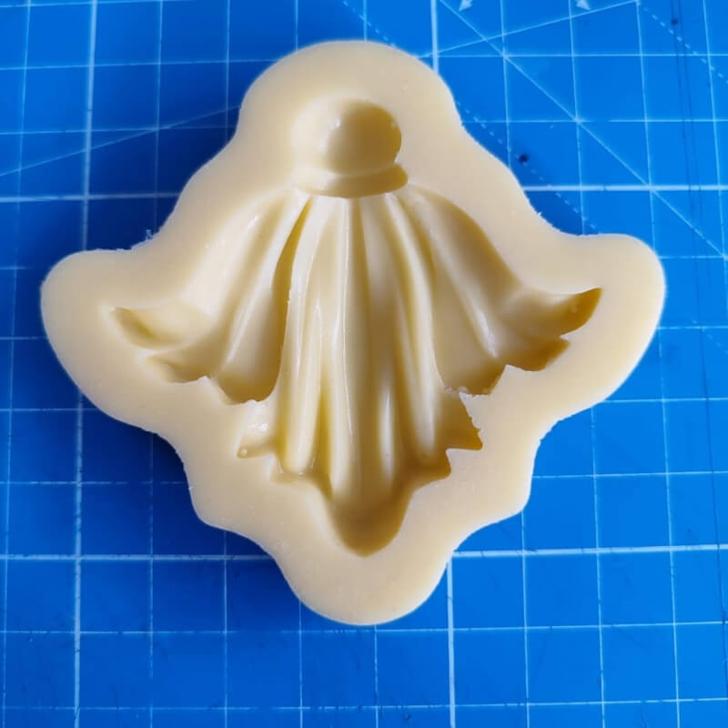 Molde MOLDURA VINTAGE elaborado en silicona para uso en porcelana fría.