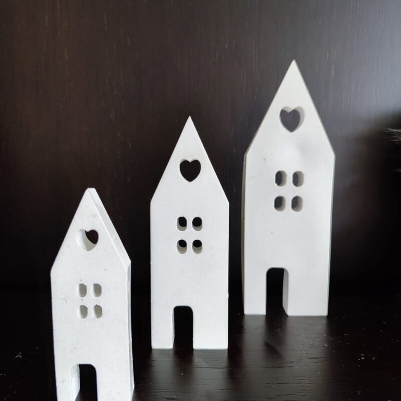 CASITAS NORDICAS elaborado en hormigón y pintado a mano.