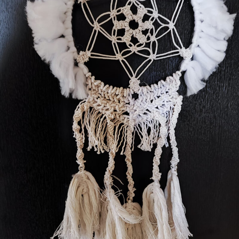 COLGANTE ATRAPASUEÑOS MANDALA elaborado en macrame.