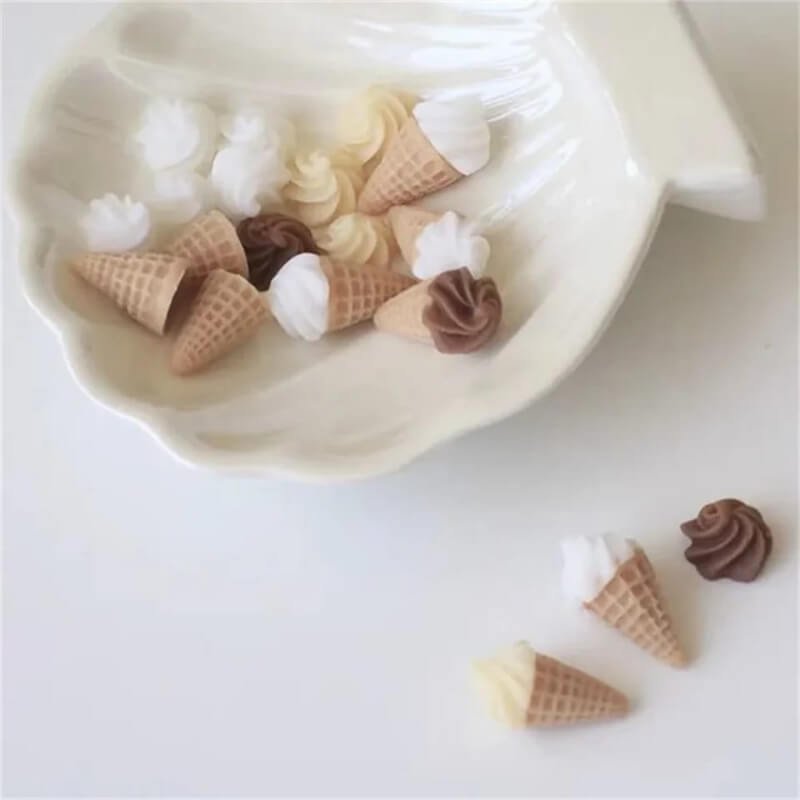 Molde de silicona con diseño de MINI CONOS Y HELADOS para uso en Velas, jabones, resina, chocolate.