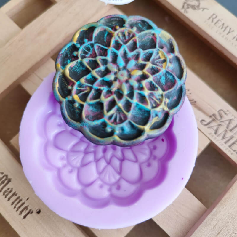 Molde de silicona de MOLDURA ROSETON 1 para uso en porcelana fría, fondant, polymer.