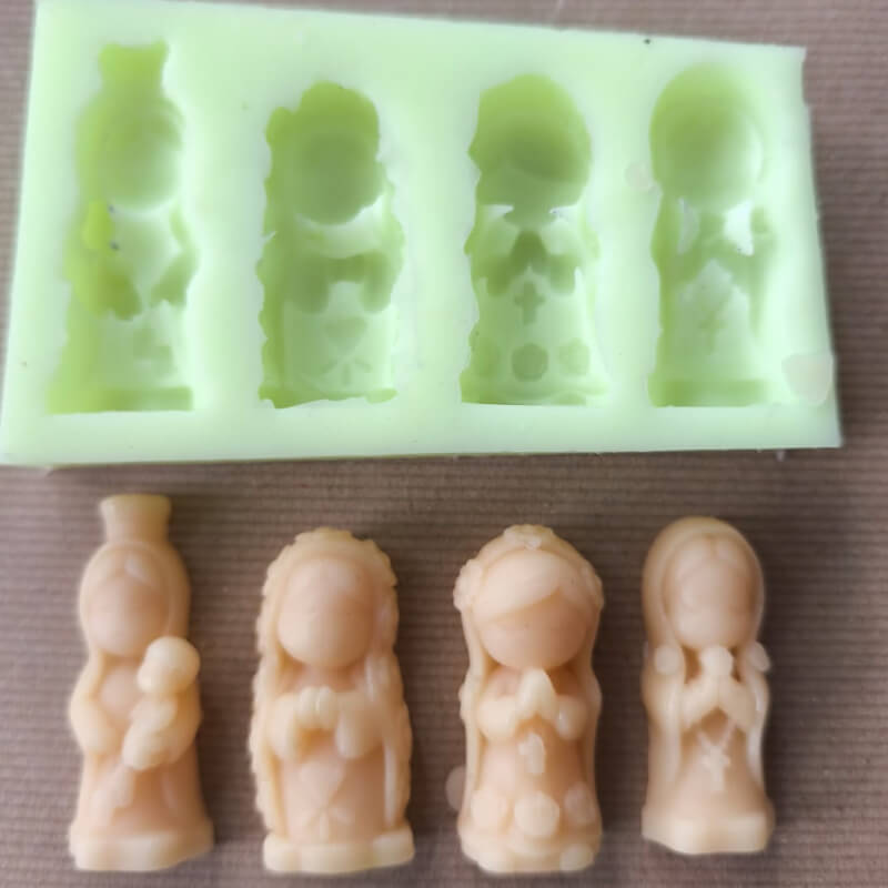 Molde silicona de 4 diseños de vírgenes para uso en velas, jabones, yeso, chocolate.