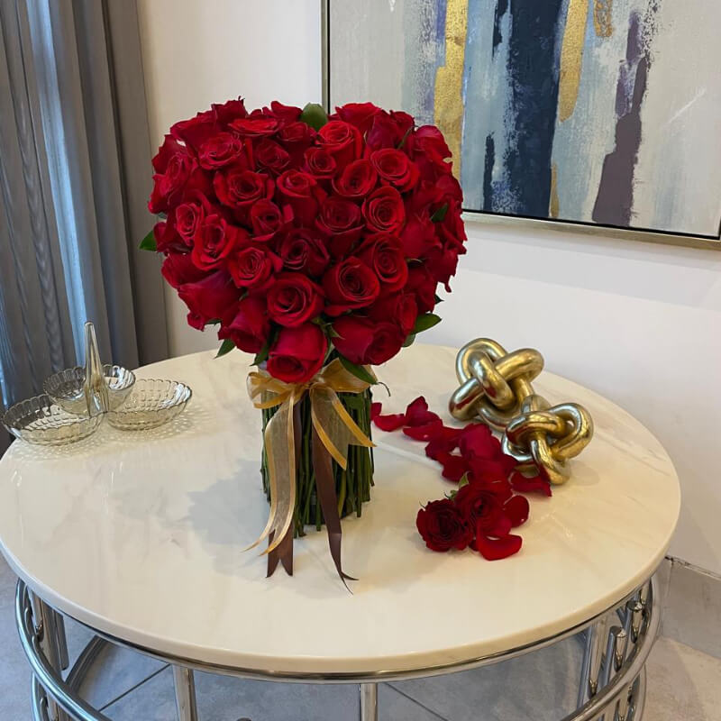 Lovely You: Arreglo Floral de Rosas Rojas en Corazón Romántico| ENVIOS A GUAYAQUIL - SAMBORONDON - DAULE