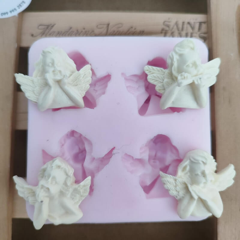 Molde elaborado en silicona Angelitos x4 para uso en Velas, jabones, yeso, porcelana fría, cemento.