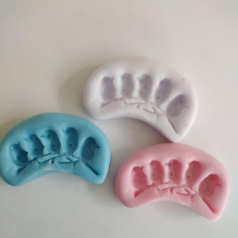 Molde de silicona con diseño pájaros mini x5 para uso en resina, porcelana fría, cemento, yeso.