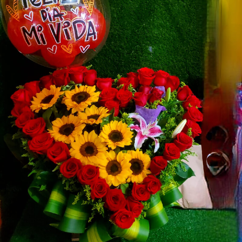Corazon Grande de Rosas con Girasoles