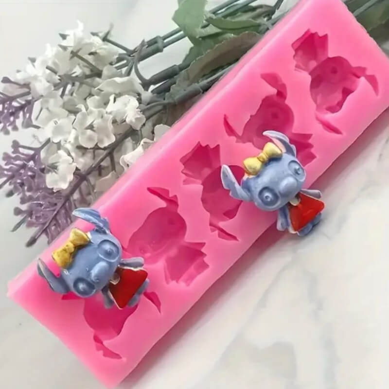 Molde de silicona con diseño de stich con delantal para uso en Velas, jabón, alimentos, resina, chocolate.
