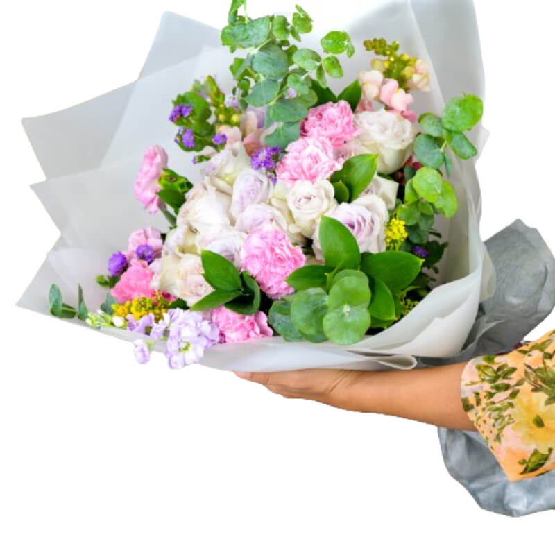 Carolina Bouquet: Exquisita Combinación de Rosas, Lisianthus y Claveles | ENVIOS A GUAYAQUIL - SAMBORONDON - DAULE