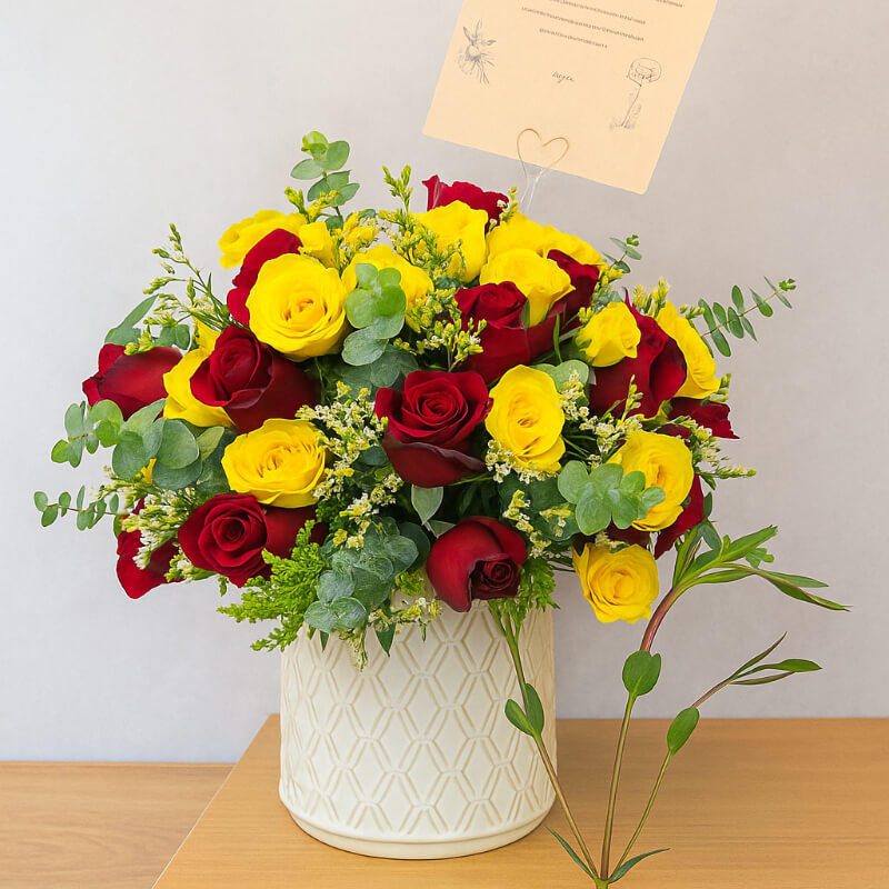 Sunkissed Base: Arreglo Floral con Rosas en Base de Vidrio | ENVIOS A GUAYAQUIL - SAMBORONDON - DAULE