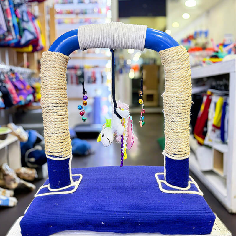 RASCADOR GIMNASIO AZUL DE MADERA FORRADO DE TAPIZON