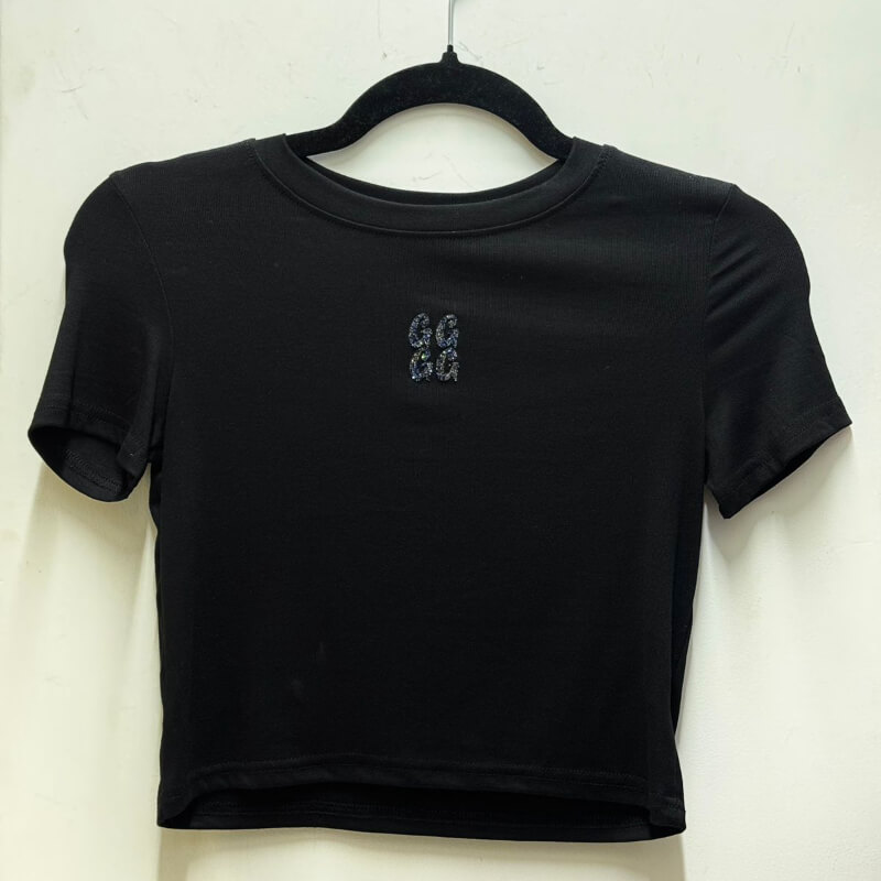 Blusa de color negro chica