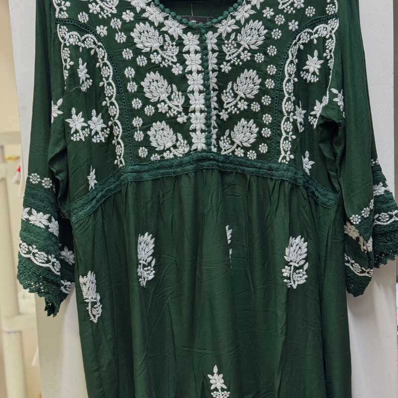 Blusa en color verde con bordado