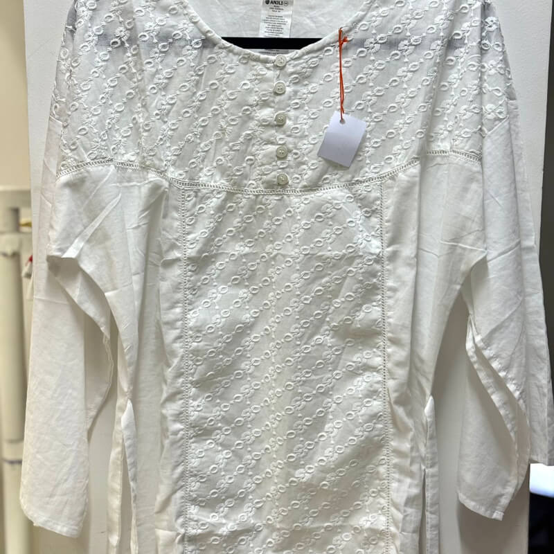Blusa blanca con bordado en blanco