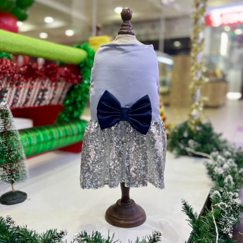 VESTIDO PODESUA ELEGANTE PLATEADA Y LENTEJUELA CON UN MAXI LAZO AZUL