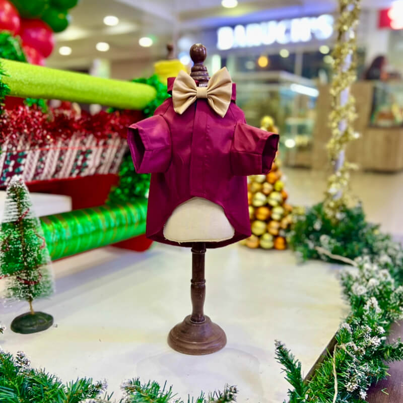 CAMISA VINO TINTO CON CORBATIN DORADO PARA PERRITOS Y GATITOS TALLA XS/S