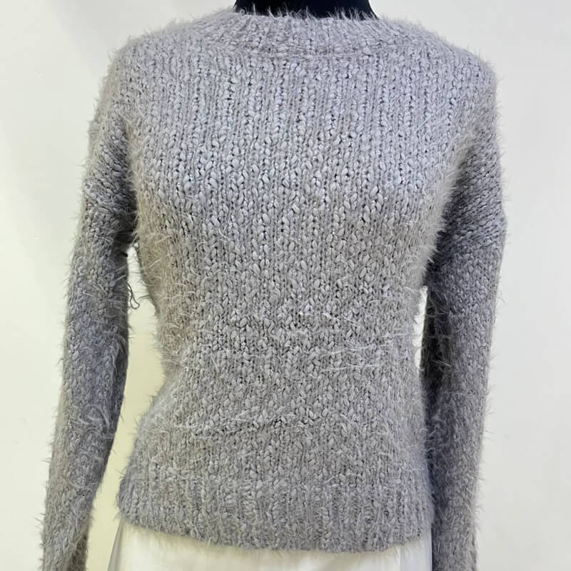 Suéter Gris Peludo Unitalla - Textura Suave y Cálida