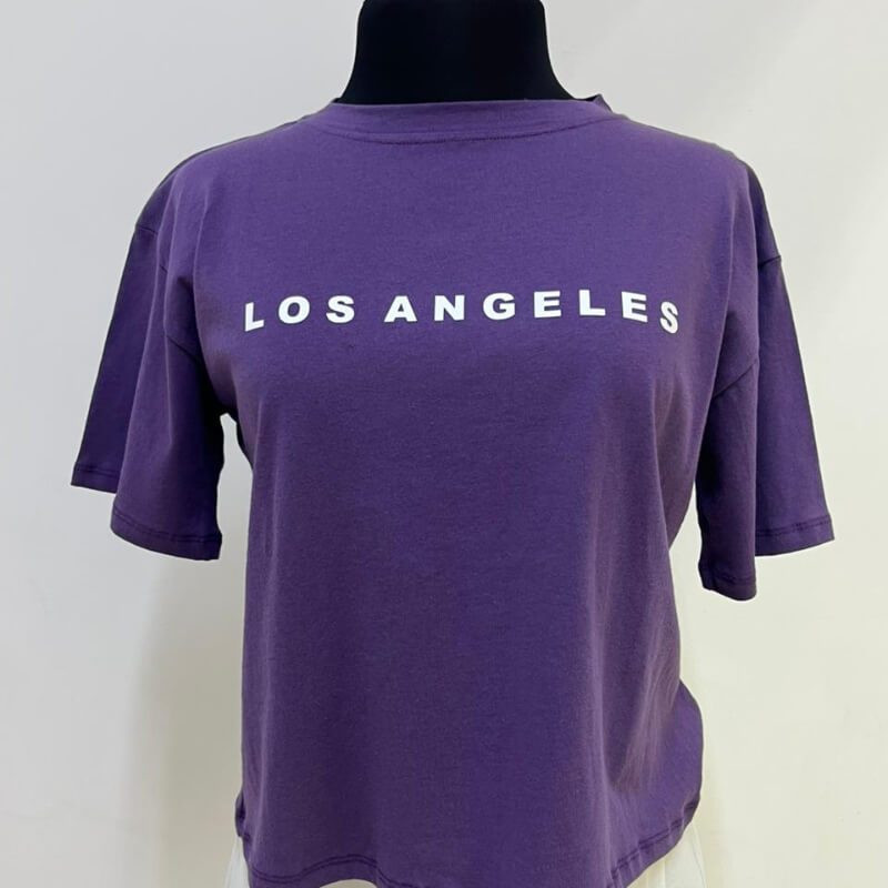 Blusa morada con estampado (los ángeles) Talla mediana