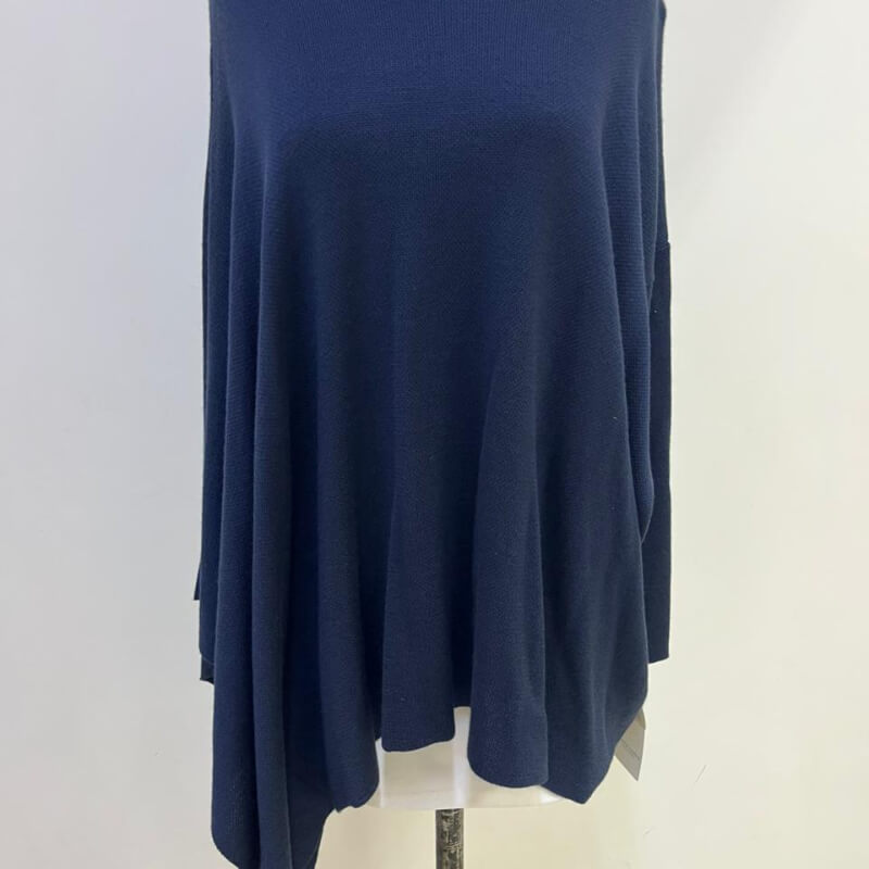 Pocho de color azul marino con una manga Talla grande