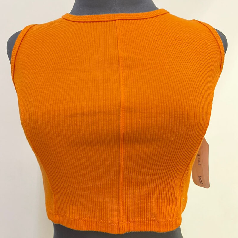 Blusa de color naranja