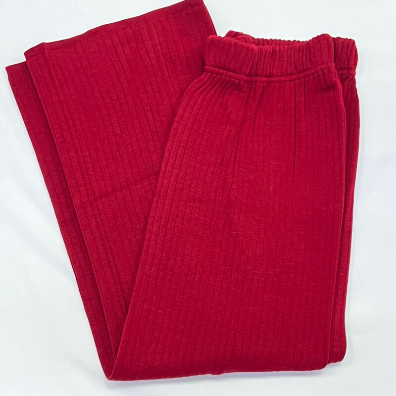 Pantalón de punto de color rojo
