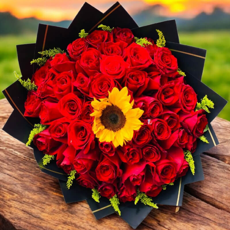 Ramo Fusión Pasión: Rosas Rojas y Girasol Central en Ibarra