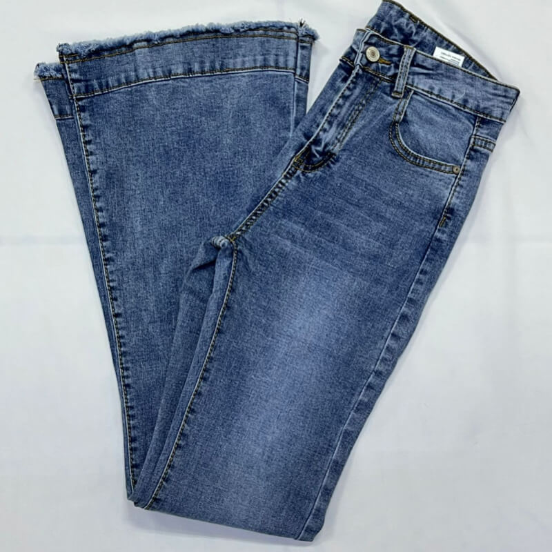 Pantalón acampanado