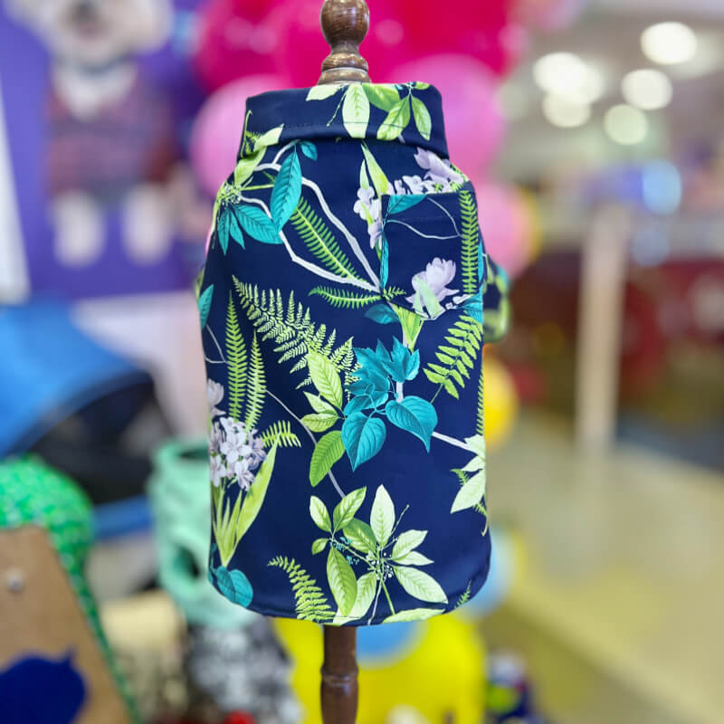 CAMISA AZUL MARINO CON HOJAS VERDES PARA GATITOS Y PERRITOS TALLA XXXS/XXS