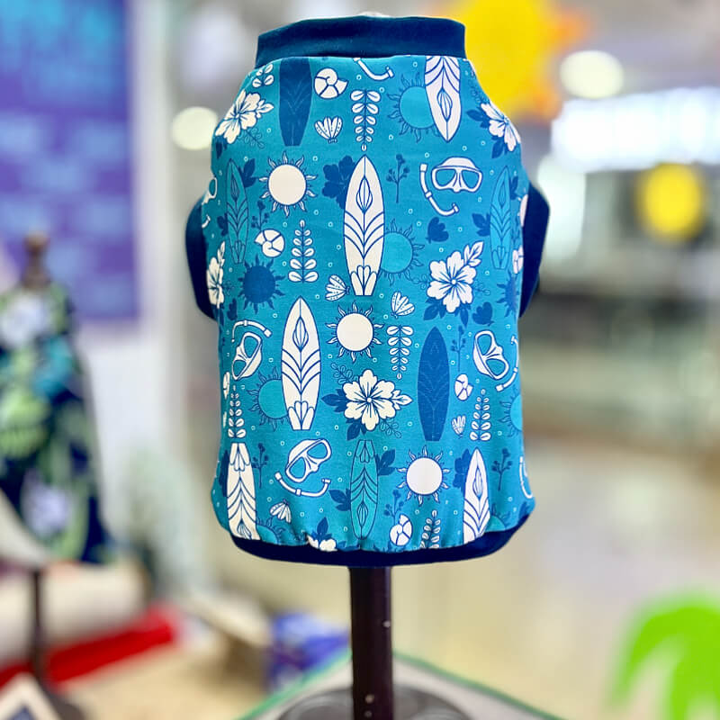 CAMISETA PLAYERA TURQUESA CON FILOS AZUL MARINO - TABLA SURF PARA GATITOS Y PERRITOS TALLA M/L