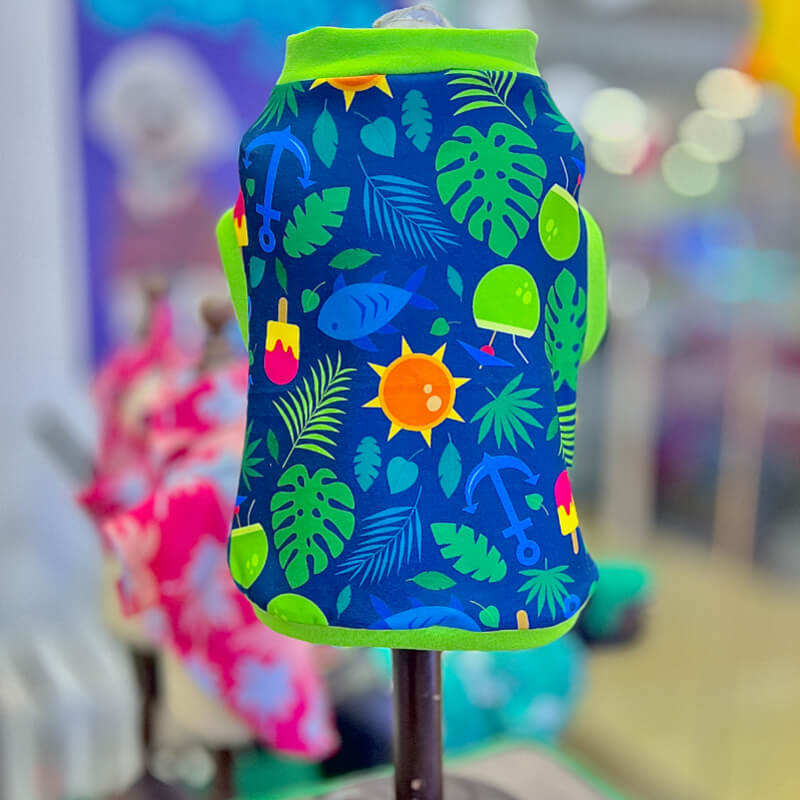 CAMISETA PLAYERA AZUL MARINO CON FILOS VERDES PARA GATITOS Y PERRITOS TALLA XXXS/XXS