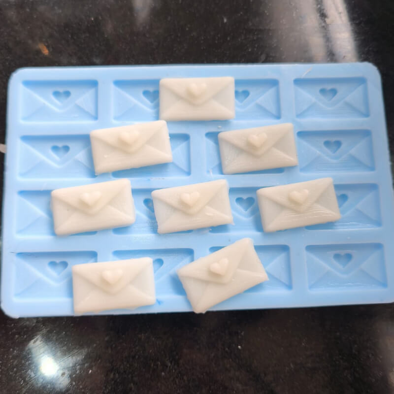 Molde de silicona con diseño de Tapete de Cartas de Amor para uso en chocolate, fondant, resina, porcelana fría.