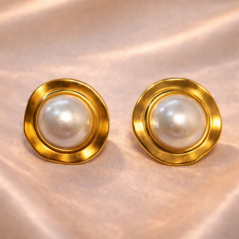 ARETES REDONDOS CON PERLA BLANCA