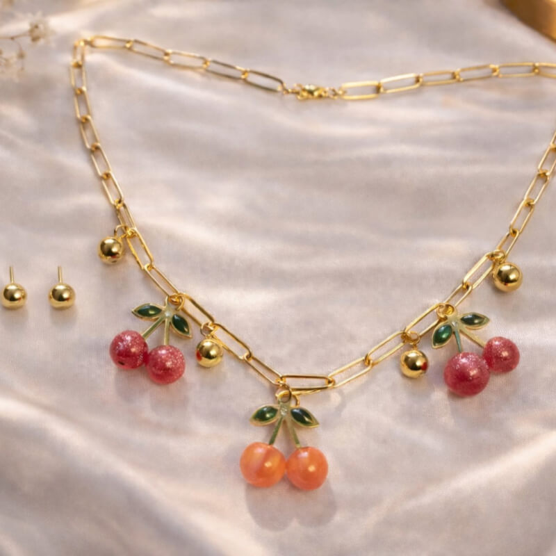 COLLAR CON TRES CEREZAS Y ARETES ESFERA