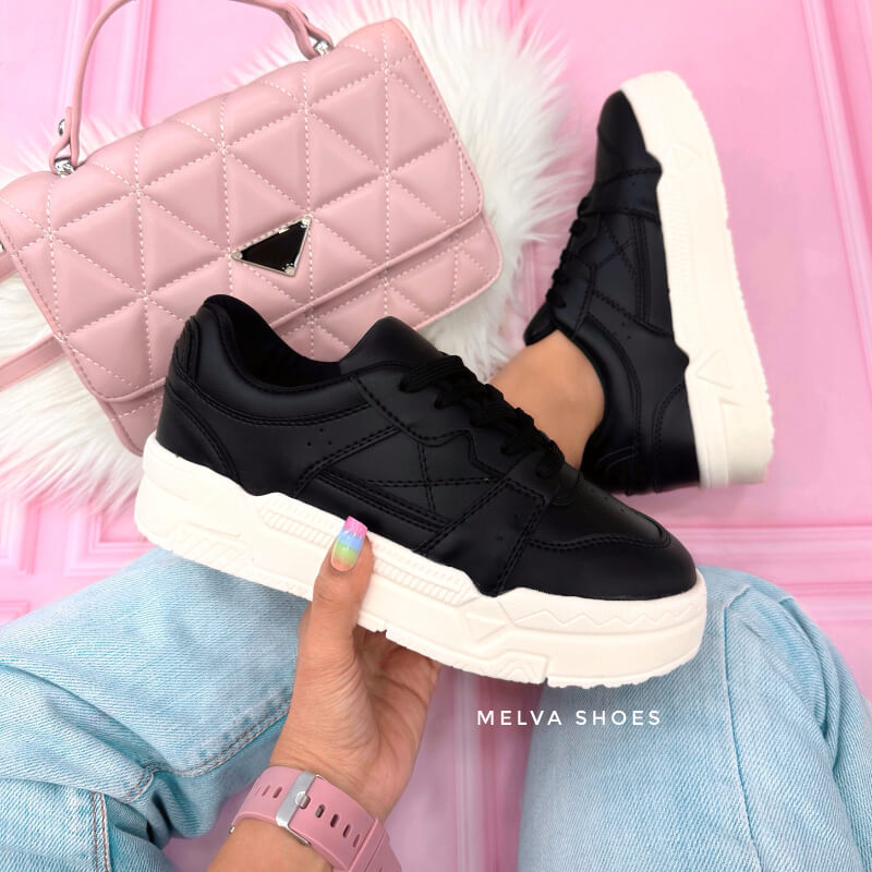 Sneakers Negros con Suela Beige