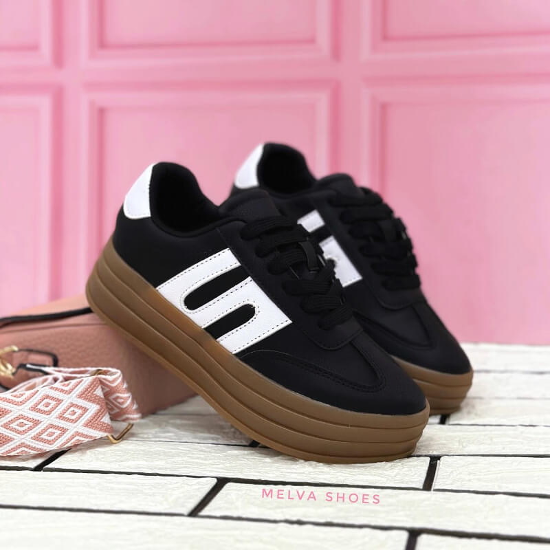Sneakers Negro y Blanco con Suela Cafe