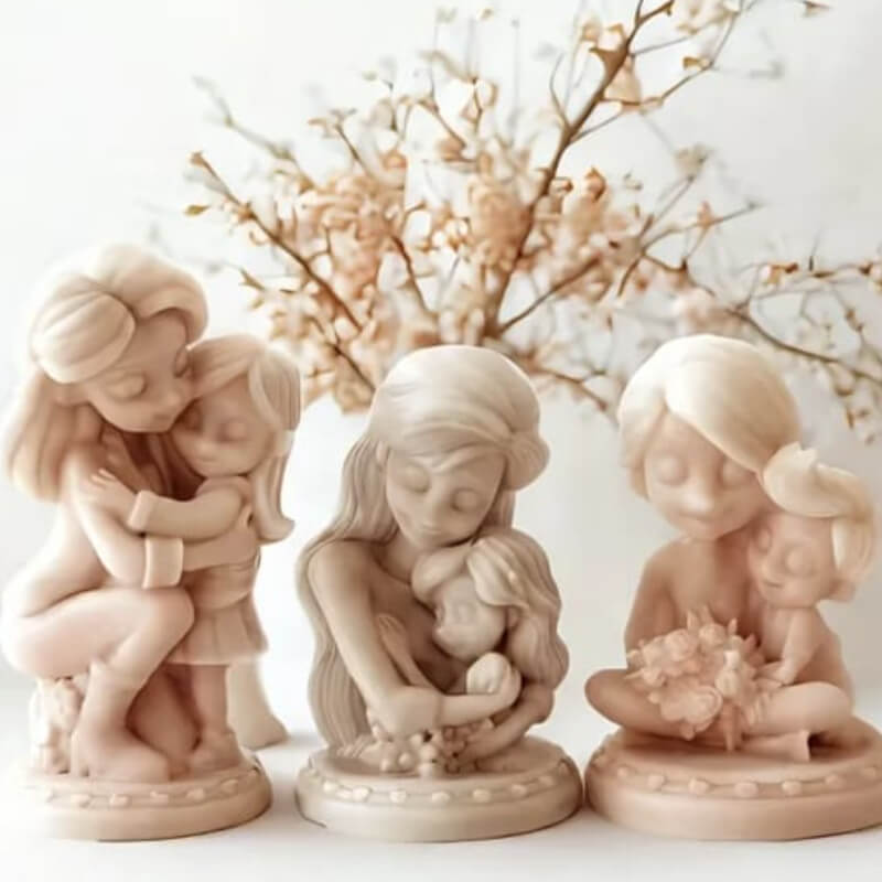 Moldes de silicona con 3 diseños de Madre Abrazando a Niño y Niña para uso en Velas, Jabones. (precio unitario en la descripción)