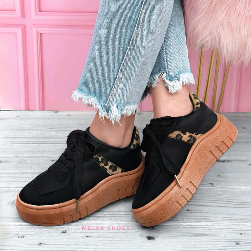 Sneakers Negros Animal Print con Suela Café