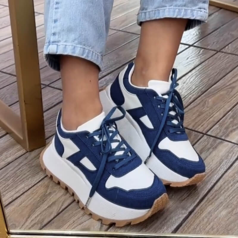 Sneaker Azul y Blanco con Suela Blanca y Café