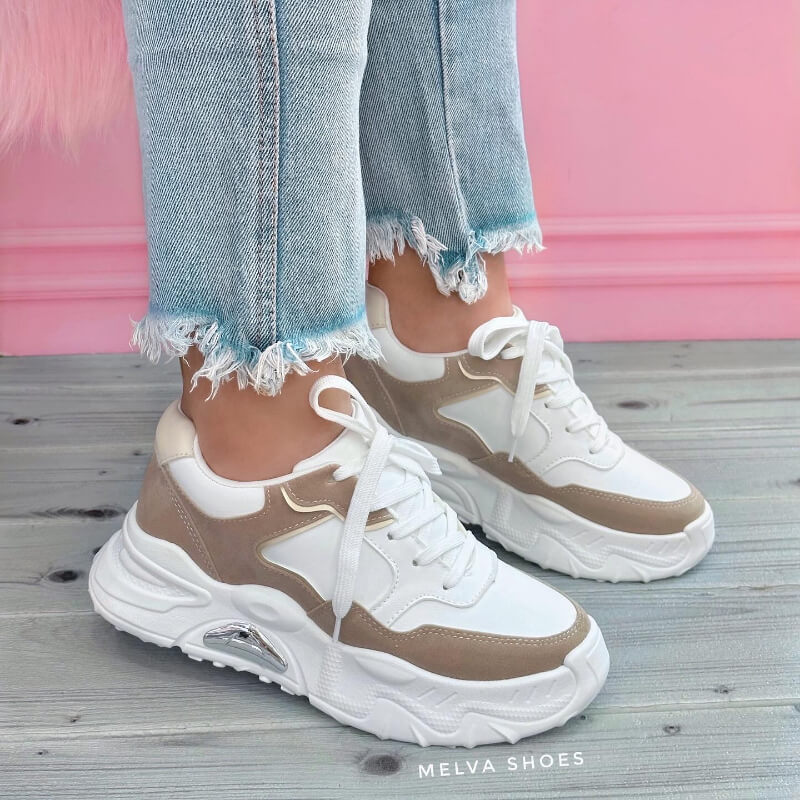 Sneaker Chunky Blanco y Café con Aplique Plateado