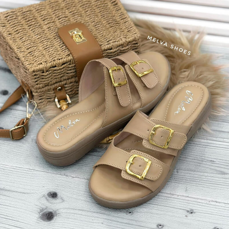 Sandalias Altas Beige con Hebillas Doradas