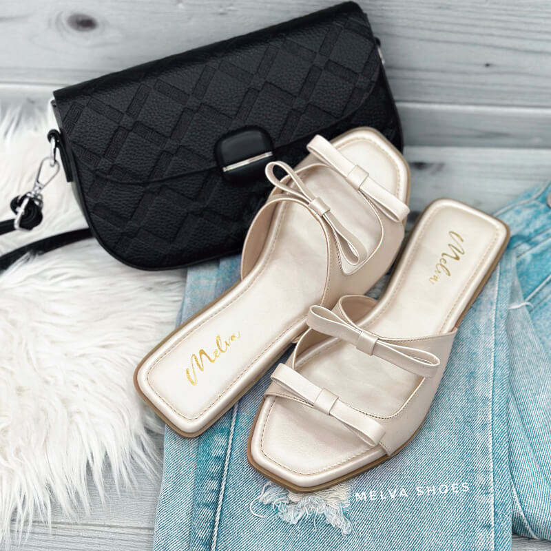 Sandalias Bajas Negras con Doble Lazos