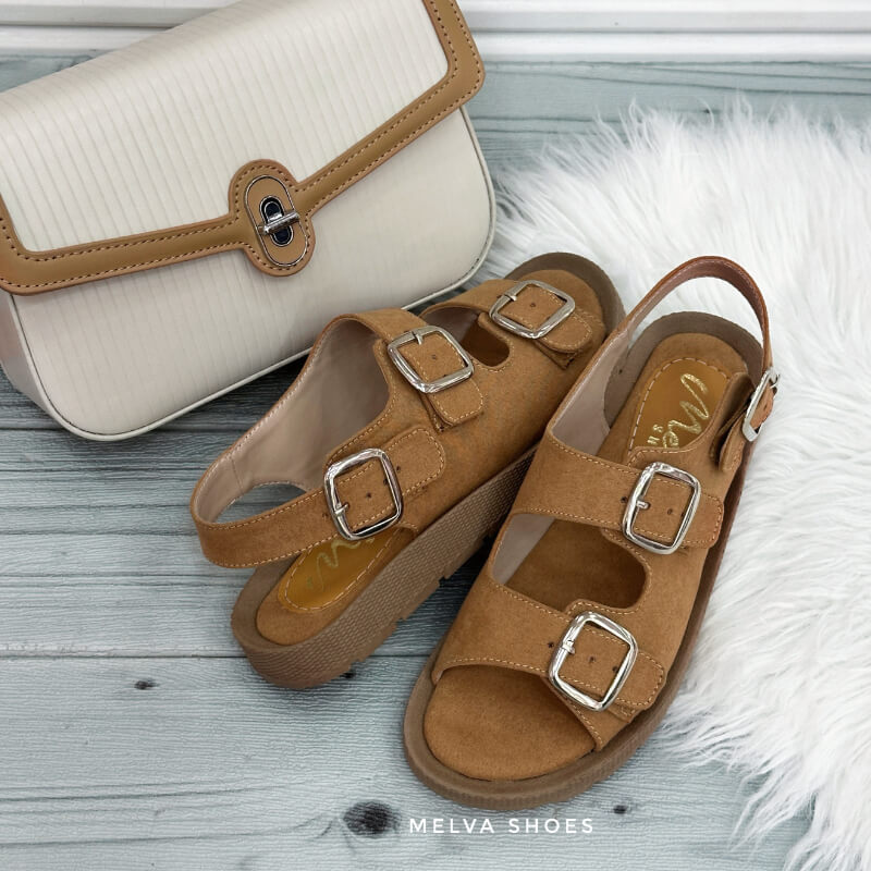 Sandalias Altas Café Gamuza con Hebillas Plateadas