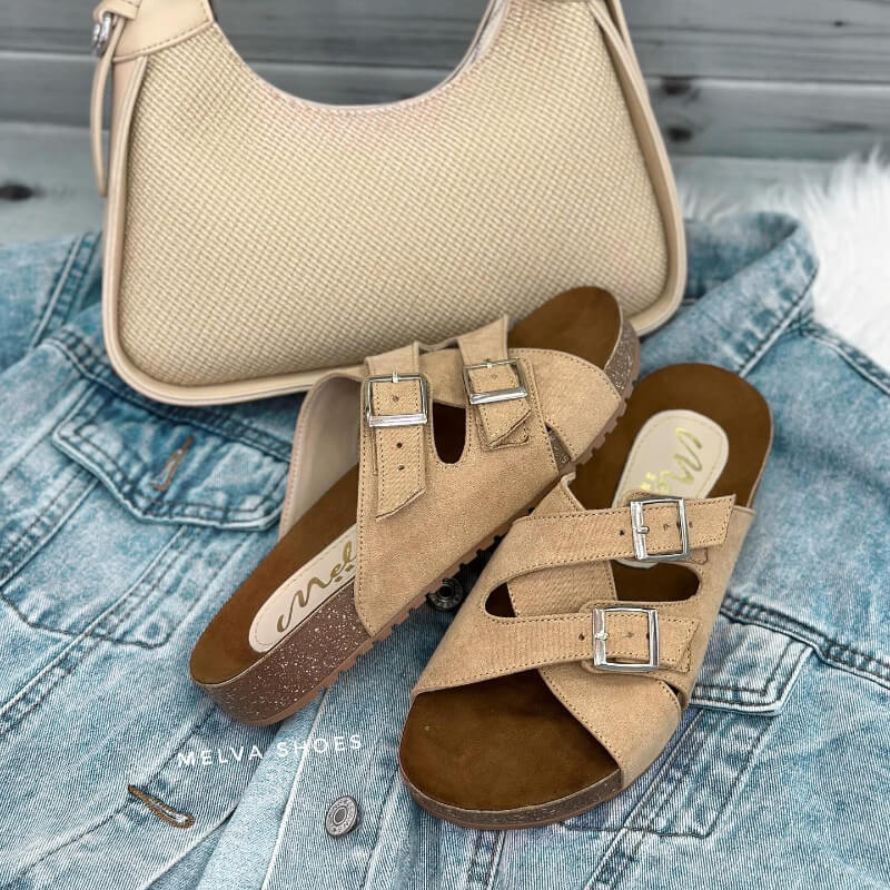Sandalias Altas Color Arena con Doble Tira y Hebillas Plateadas
