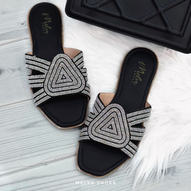 Sandalias Bajas Negras con Faja de Brillos Plateados